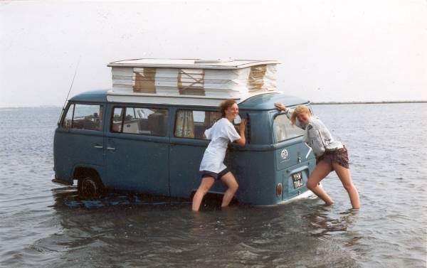 girls try to recover bus